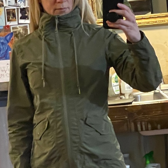 Mountain Hardware Army Green Light Travel Jacket Hideaway Hoodie Windbeaker S - Picture 11 of 13